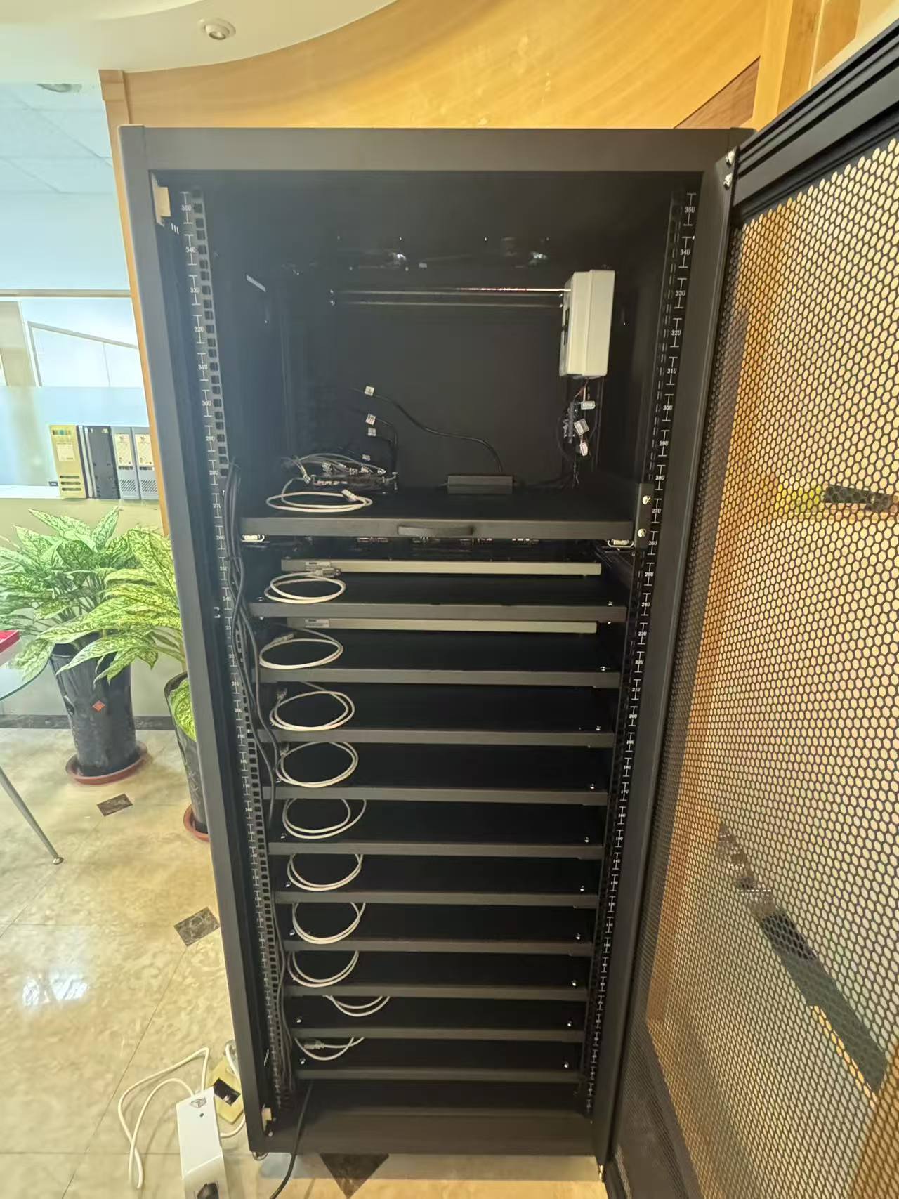 MIPI DSI 多通道輸出信號機櫃
